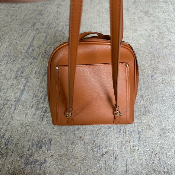 Crossbody x Backpack Convertible Bag - Picture 6 of 6